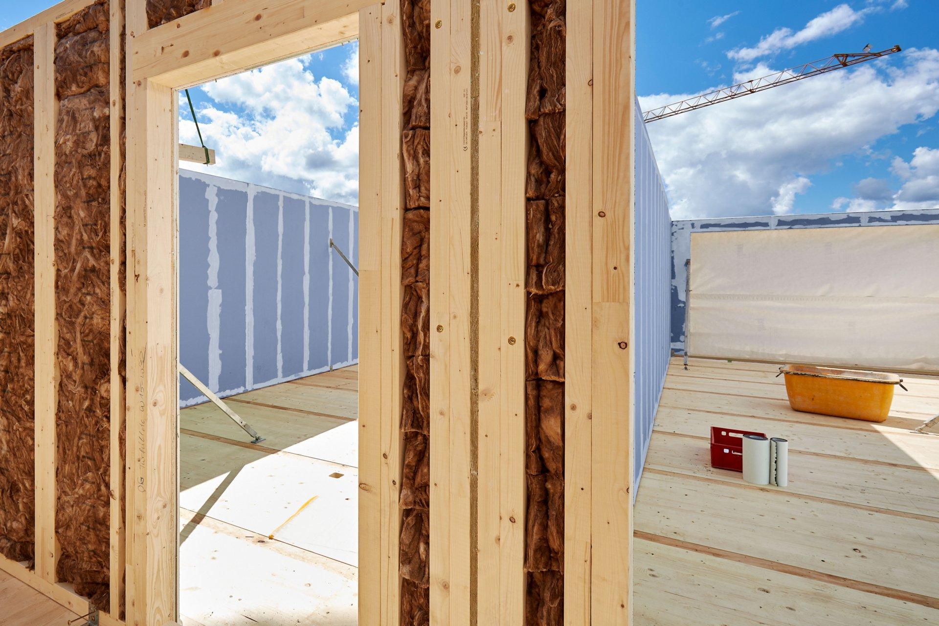 Holzbau Innenwand Dämmung Himmel Baustelle